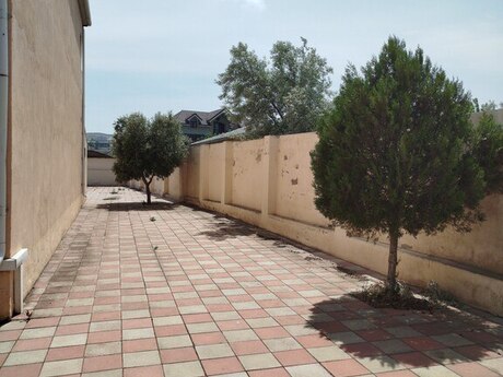 6 otaqlı həyət evi/bağ evi - Novxanı q. - 240 m²