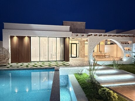 5 otaqlı həyət evi/bağ evi - Şüvəlan q. - 220 m²