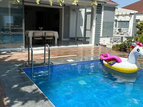4 otaqlı həyət evi/bağ evi - Buzovna q. - 240 m²