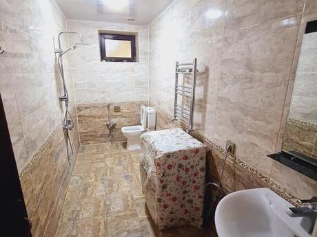 3 otaqlı həyət evi/bağ evi - Mərdəkan q. - 200 m²
