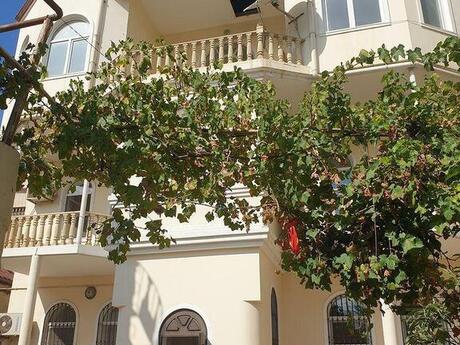 6 otaqlı həyət evi/bağ evi - Gənclik m. - 632 m²