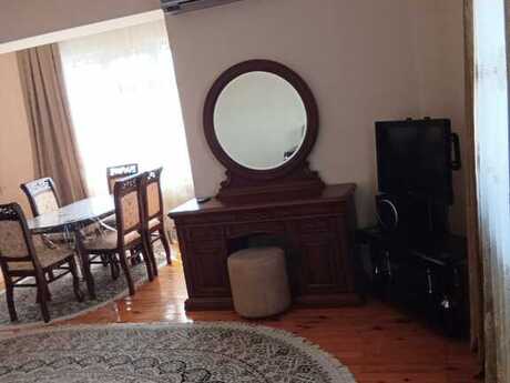2 otaqlı köhnə tikili - 8 Noyabr m. - 100 m²