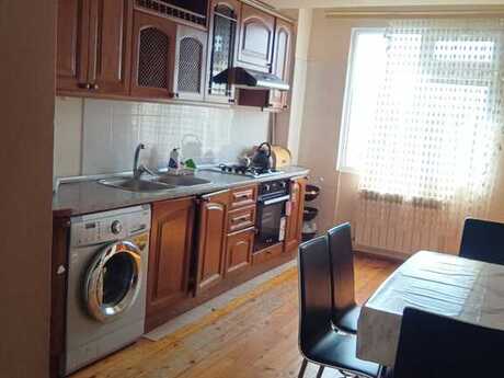 2 otaqlı köhnə tikili - 8 Noyabr m. - 100 m²