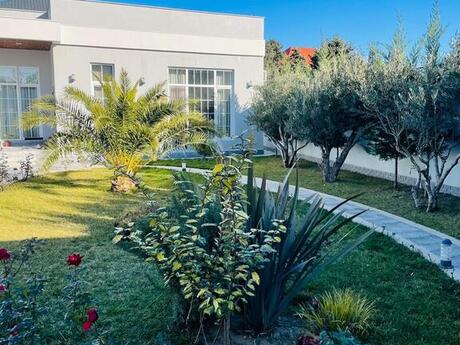 5 otaqlı həyət evi/bağ evi - Mərdəkan q. - 210 m²