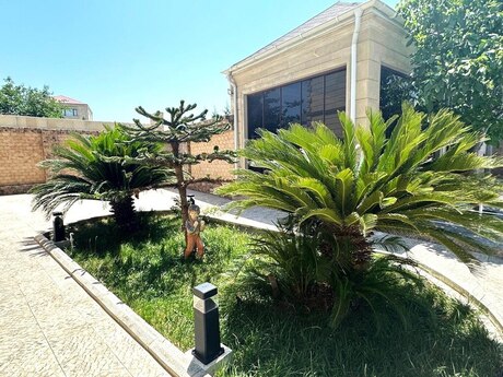 6 otaqlı həyət evi/bağ evi - Novxanı q. - 550 m²