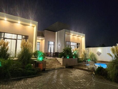4 otaqlı həyət evi/bağ evi - Mərdəkan q. - 240 m²