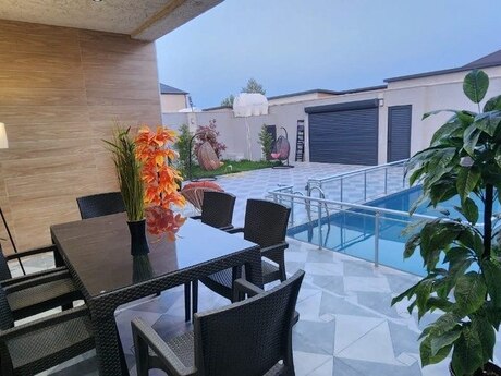 4 otaqlı həyət evi/bağ evi - Mərdəkan q. - 240 m²