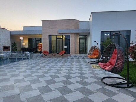 4 otaqlı həyət evi/bağ evi - Mərdəkan q. - 240 m²