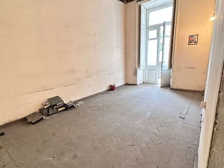 6 otaqlı köhnə tikili - Sahil m. - 220 m²