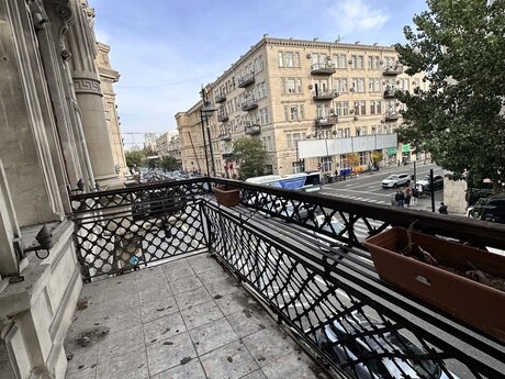 6 otaqlı köhnə tikili - Sahil m. - 220 m²