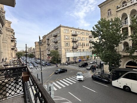 6 otaqlı köhnə tikili - Sahil m. - 220 m²