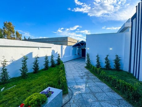 4 otaqlı həyət evi/bağ evi - Mərdəkan q. - 160 m²