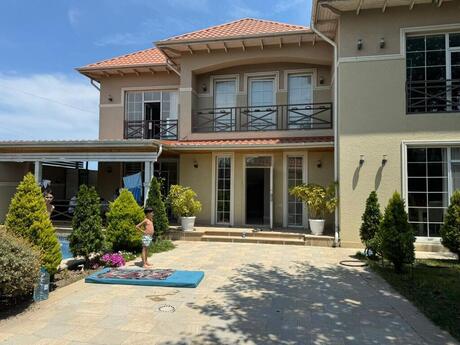 4 otaqlı həyət evi/bağ evi - Mərdəkan q. - 260 m²