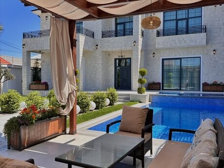 6 otaqlı həyət evi/bağ evi - Mərdəkan q. - 400 m²