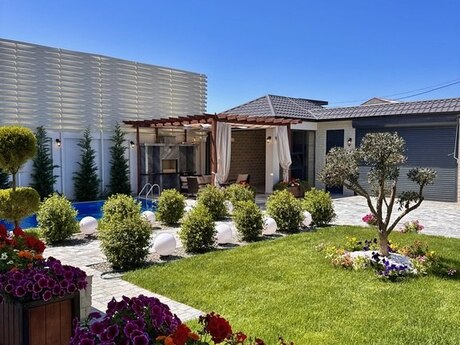 6 otaqlı həyət evi/bağ evi - Mərdəkan q. - 400 m²