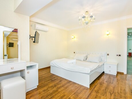 3-комн. новостройка - м. 28 мая - 125 м²