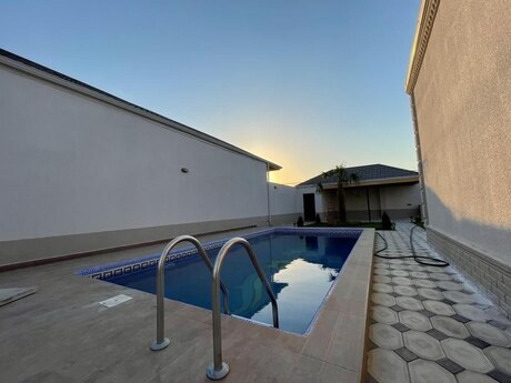 4 otaqlı həyət evi/bağ evi - Mərdəkan q. - 210 m²