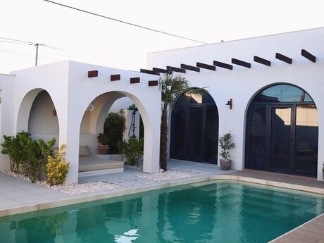 4 otaqlı həyət evi/bağ evi - Mərdəkan q. - 190 m²