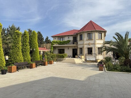 6 otaqlı həyət evi/bağ evi - Mərdəkan q. - 480 m²