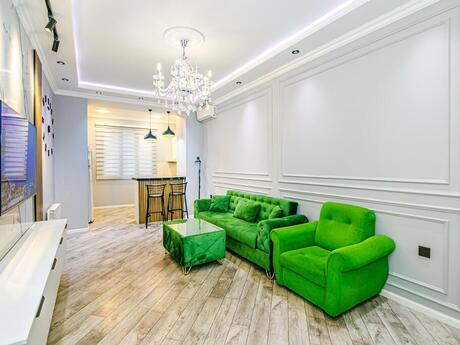 3-комн. вторичка - м. Сахил - 150 м²