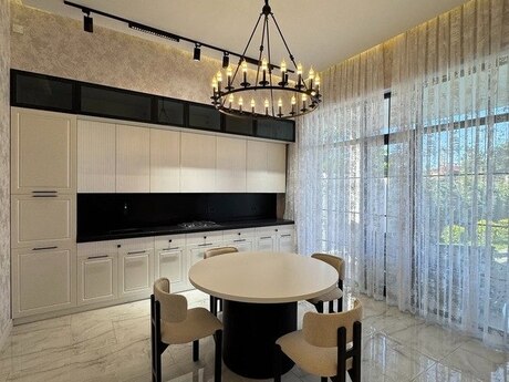 4 otaqlı həyət evi/bağ evi - Buzovna q. - 250 m²