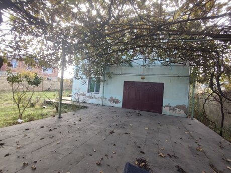 4 otaqlı həyət evi/bağ evi - Saray q. - 180 m²