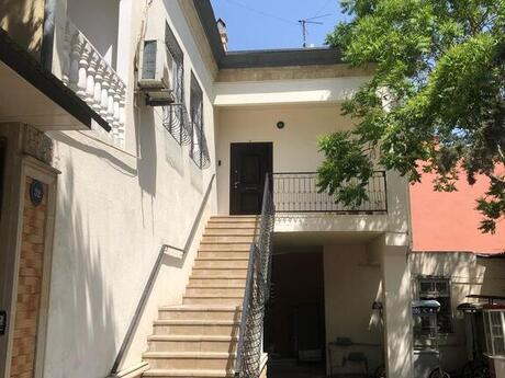 12 otaqlı həyət evi/bağ evi - Elmlər Akademiyası m. - 1000 m²