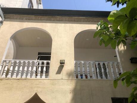 12 otaqlı həyət evi/bağ evi - Elmlər Akademiyası m. - 1000 m²