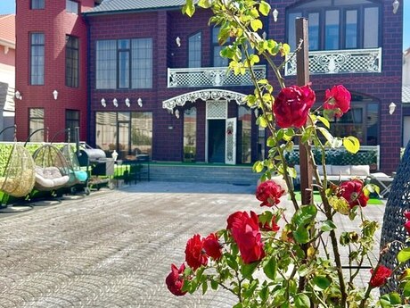 6 otaqlı həyət evi/bağ evi - Mərdəkan q. - 450 m²