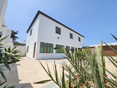 4 otaqlı həyət evi/bağ evi - Şüvəlan q. - 250 m²