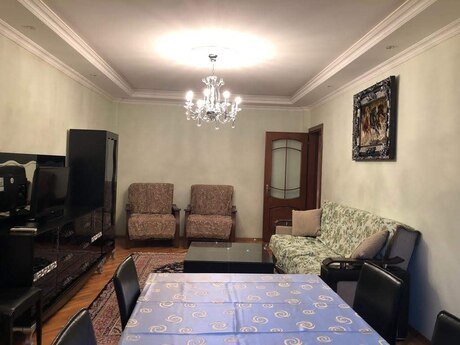 3 otaqlı köhnə tikili - Şah İsmayıl Xətai m. - 100 m²