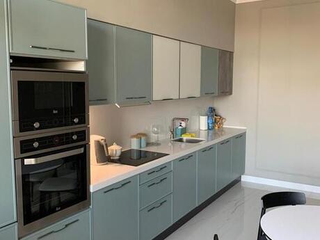 4 otaqlı yeni tikili - 8 Noyabr m. - 180 m²