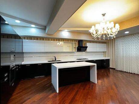 7 otaqlı mənzil, 550 m², Nizami: 990 000 ₼ 5