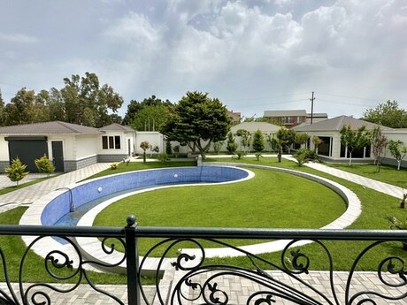 10 otaqlı həyət evi/bağ evi - Şüvəlan q. - 1000 m²