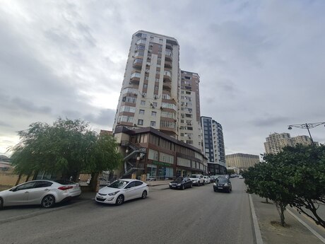 Obyekt - İnşaatçılar m. - 215 m²