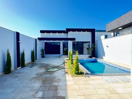 4 otaqlı həyət evi/bağ evi - Şüvəlan q. - 150 m²
