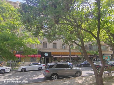 3 otaqlı köhnə tikili - Elmlər Akademiyası m. - 84 m²