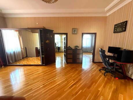 5 otaqlı həyət evi/bağ evi - Qara Qarayev m. - 250 m²