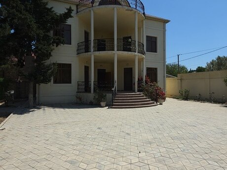 5 otaqlı həyət evi/bağ evi - Novxanı q. - 240 m²