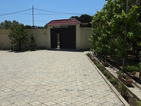 5 otaqlı həyət evi/bağ evi - Novxanı q. - 240 m²