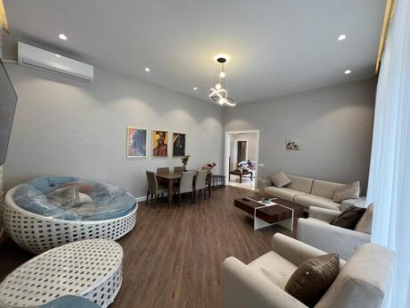 4 otaqlı həyət evi/bağ evi - Mərdəkan q. - 210 m²