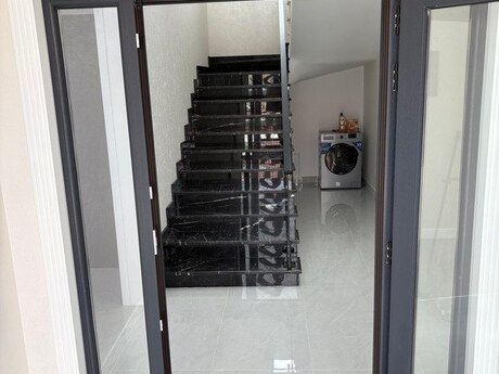 4 otaqlı həyət evi/bağ evi - Mərdəkan q. - 390 m²
