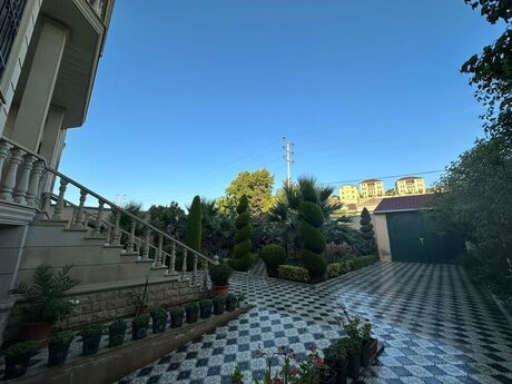 9 otaqlı həyət evi/bağ evi - Bakıxanov q. - 500 m²