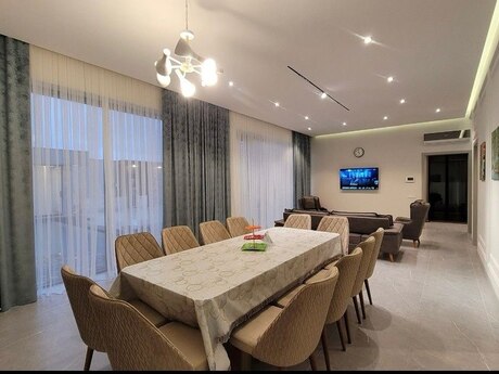 4 otaqlı həyət evi/bağ evi - Buzovna q. - 350 m²