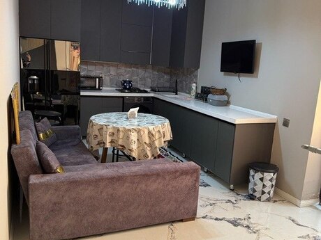 4 otaqlı həyət evi/bağ evi - Novxanı q. - 150 m²