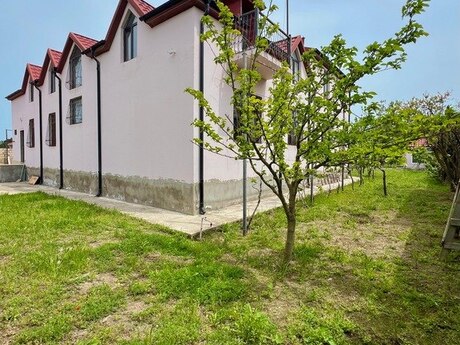 8 otaqlı həyət evi/bağ evi - Mərdəkan q. - 420 m²