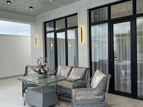 4 otaqlı həyət evi/bağ evi - Buzovna q. - 250 m²