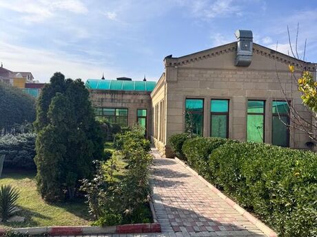 6 otaqlı həyət evi/bağ evi - Nəsimi m. - 650 m²