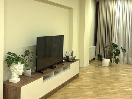 4 otaqlı həyət evi/bağ evi - Yasamal q. - 414 m²