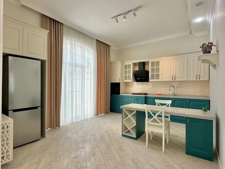 4 otaqlı həyət evi/bağ evi - Buzovna q. - 250 m²